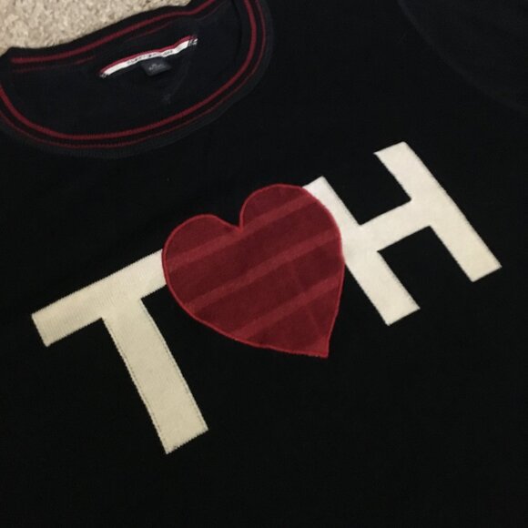 Iconic Tommy Hilfiger Dark Navy Blue and Red Heart Preppy Sweater - Picture 10 of 16